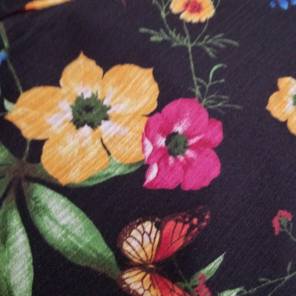 Georgette fully lined floral pull on capris - Picture 5 of 5